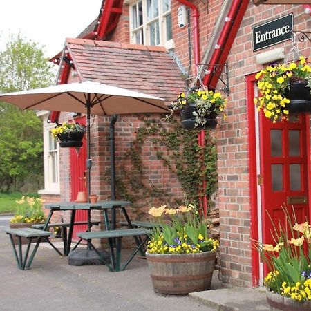 The Tally Ho Hungerford Buitenkant foto