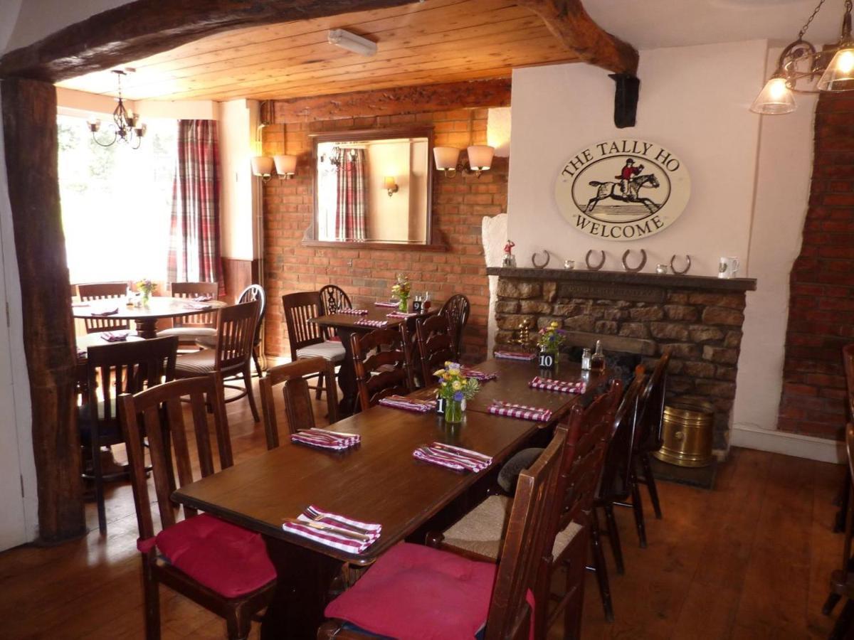 The Tally Ho Hungerford Buitenkant foto